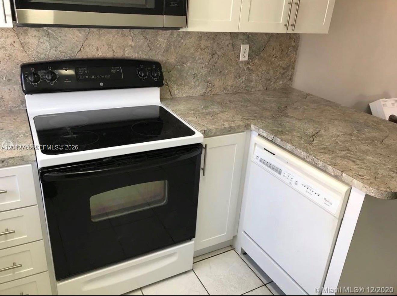 VILLAS OF WEST MIAMI COND - Residential Lease