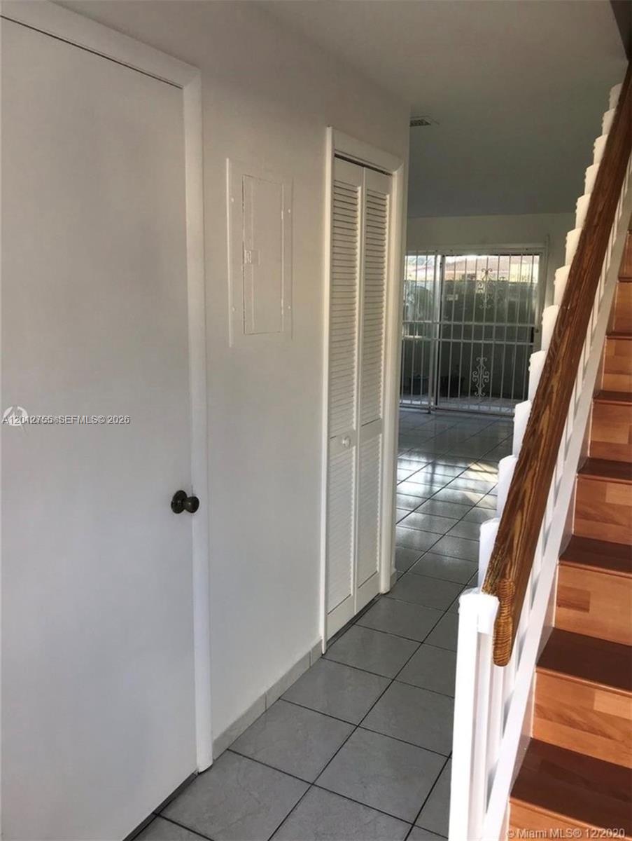 VILLAS OF WEST MIAMI COND - Residential Lease