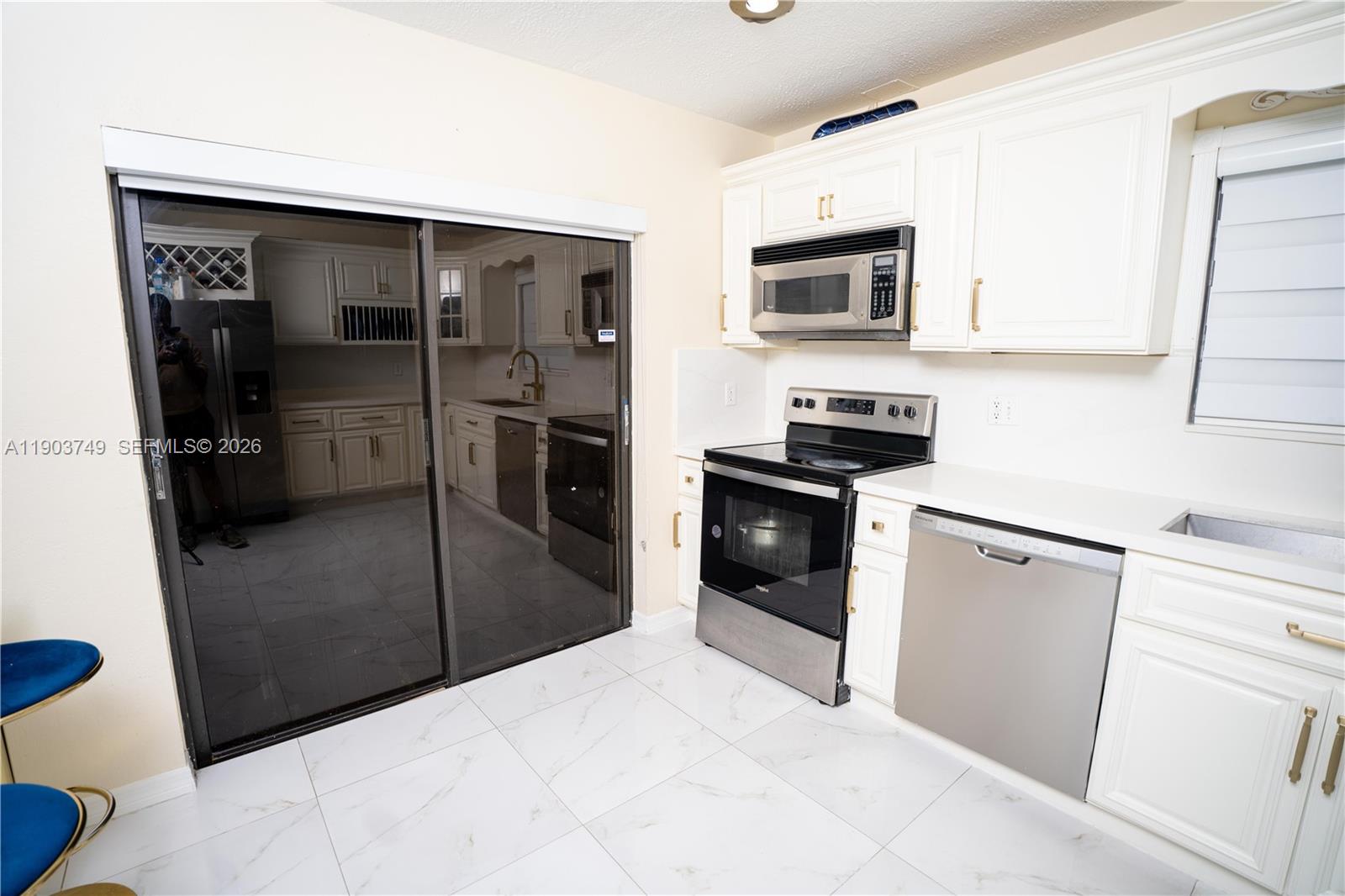 SKY LAKE VILLAS FIRST ADD - Residential