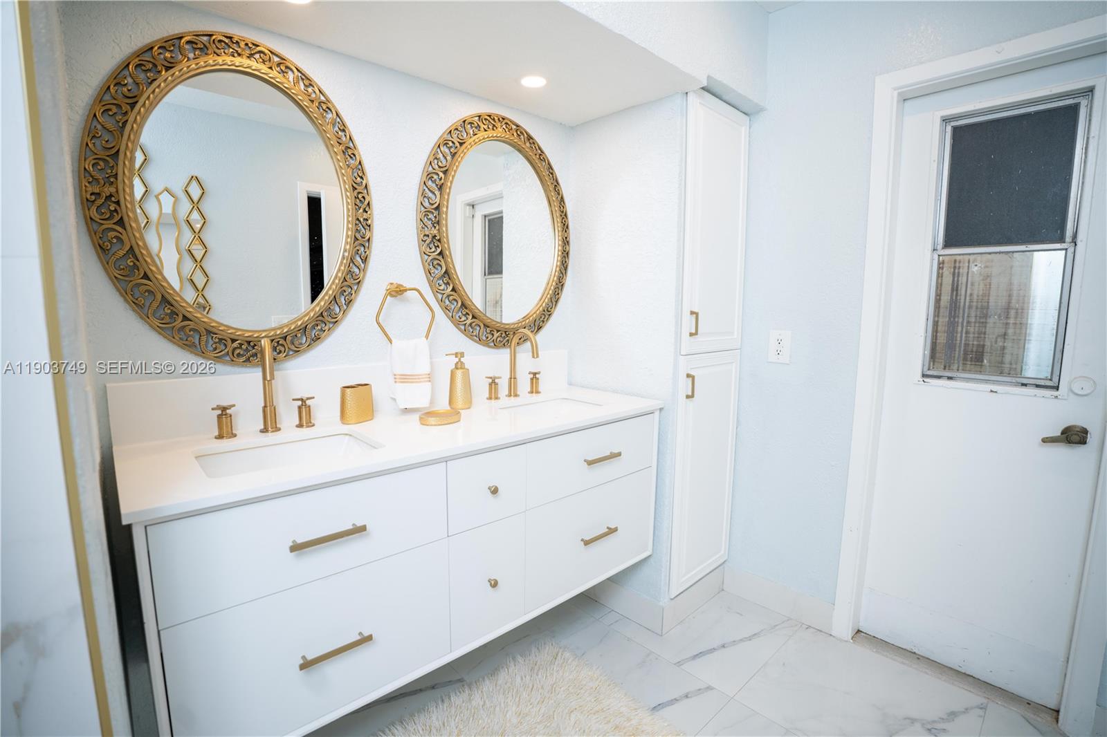 SKY LAKE VILLAS FIRST ADD - Residential