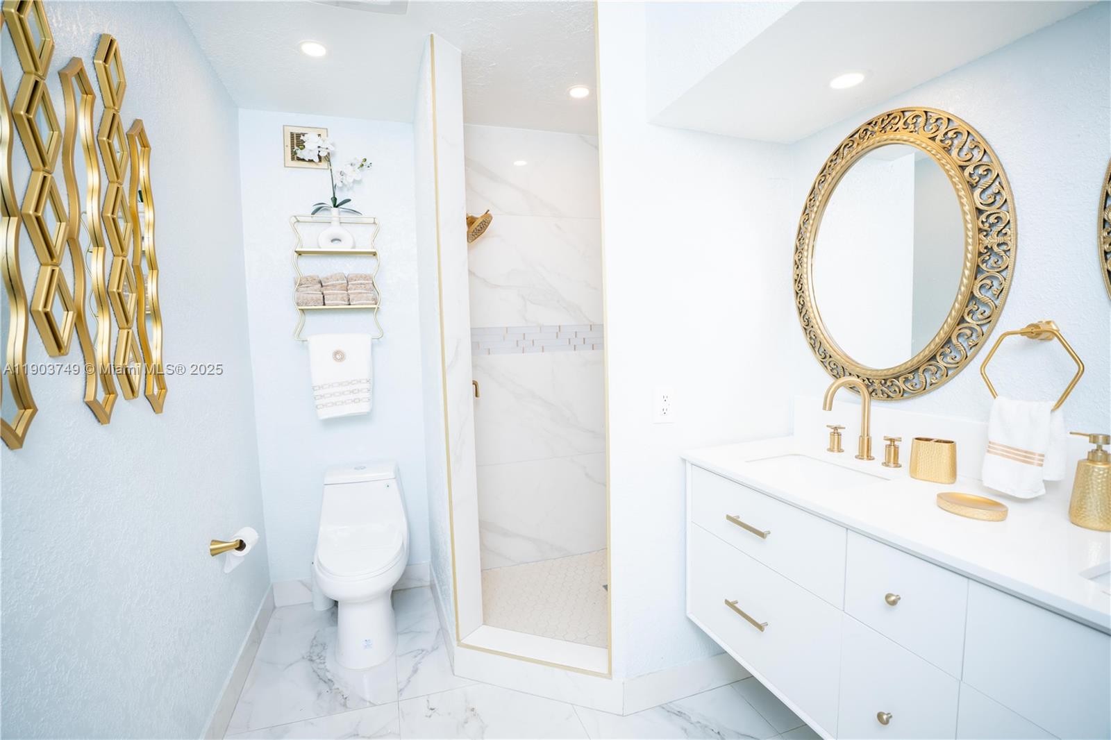 SKY LAKE VILLAS FIRST ADD - Residential