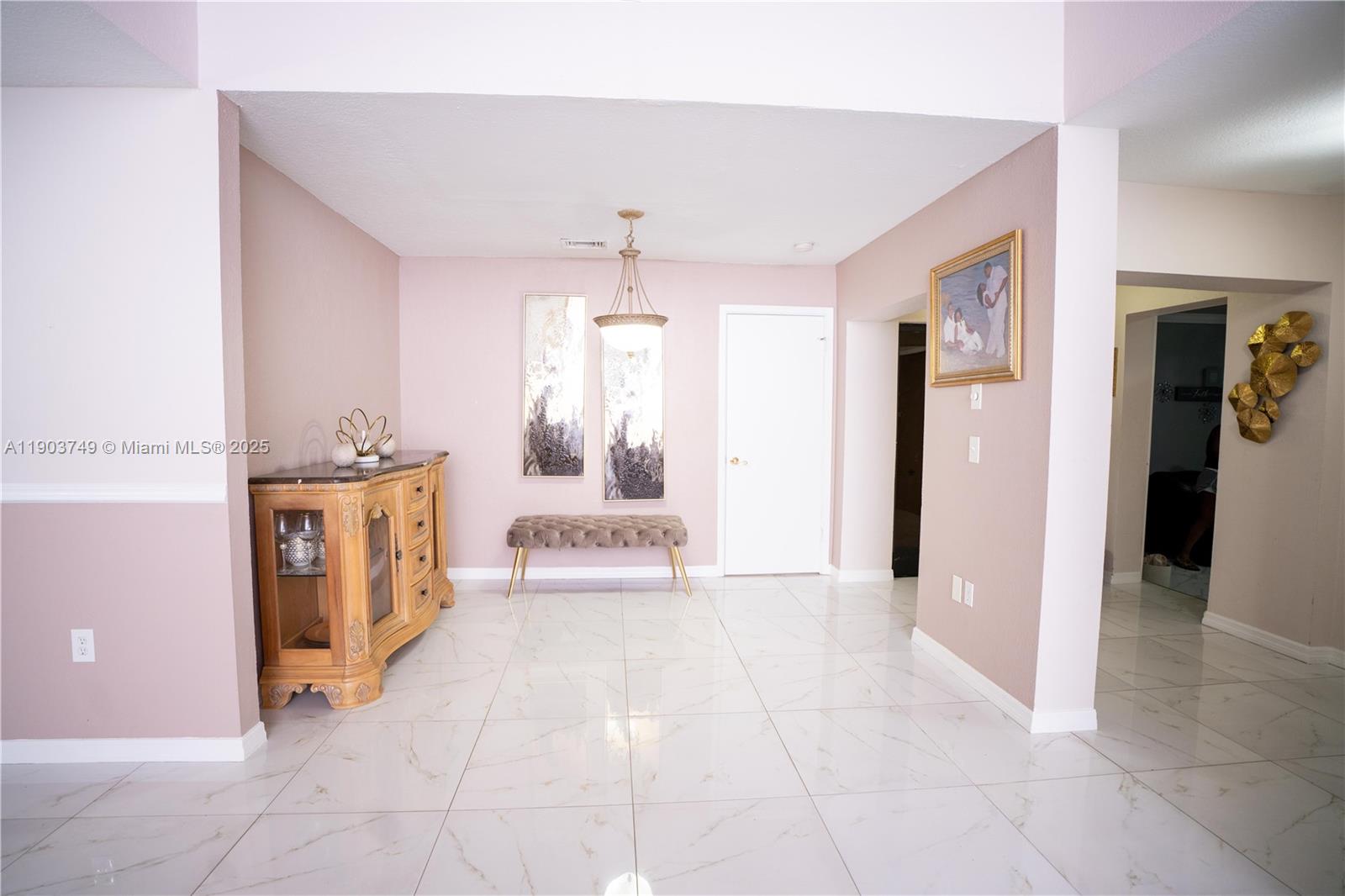 SKY LAKE VILLAS FIRST ADD - Residential