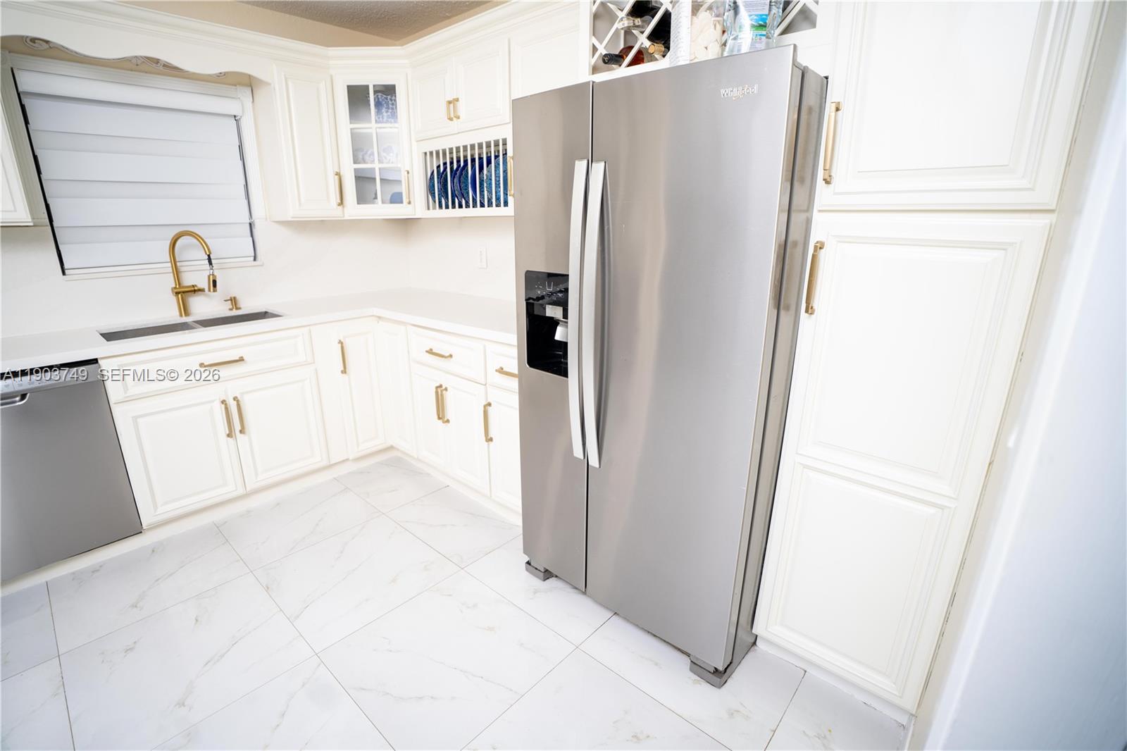 SKY LAKE VILLAS FIRST ADD - Residential