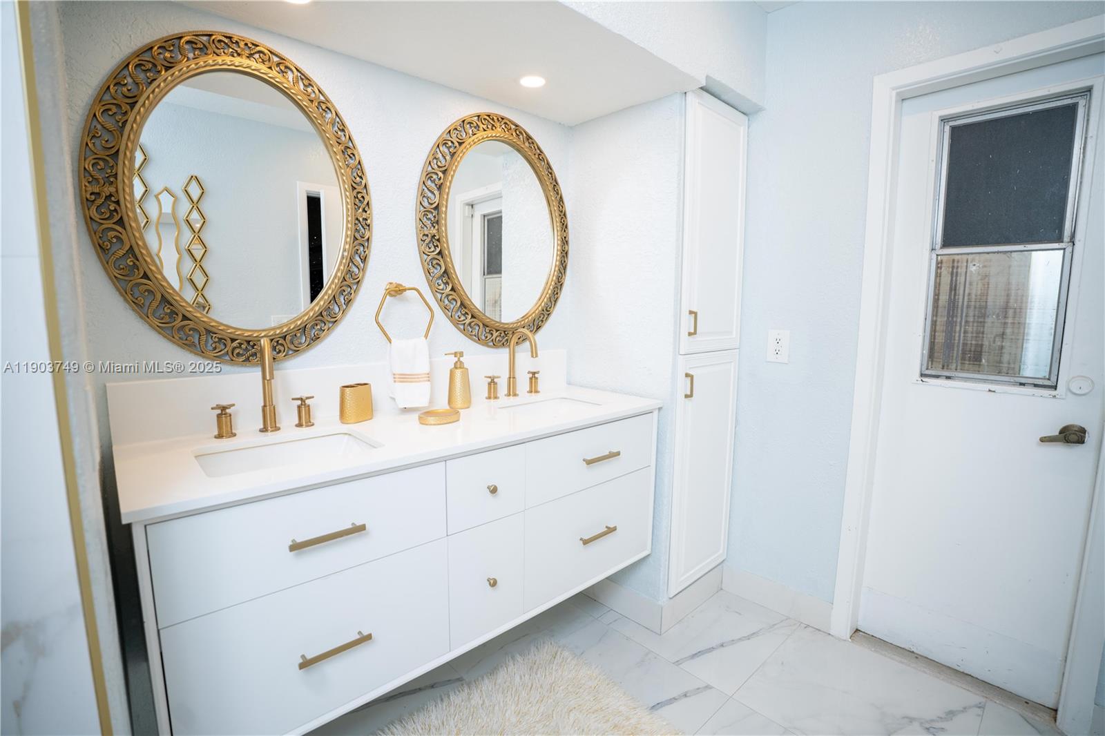 SKY LAKE VILLAS FIRST ADD - Residential