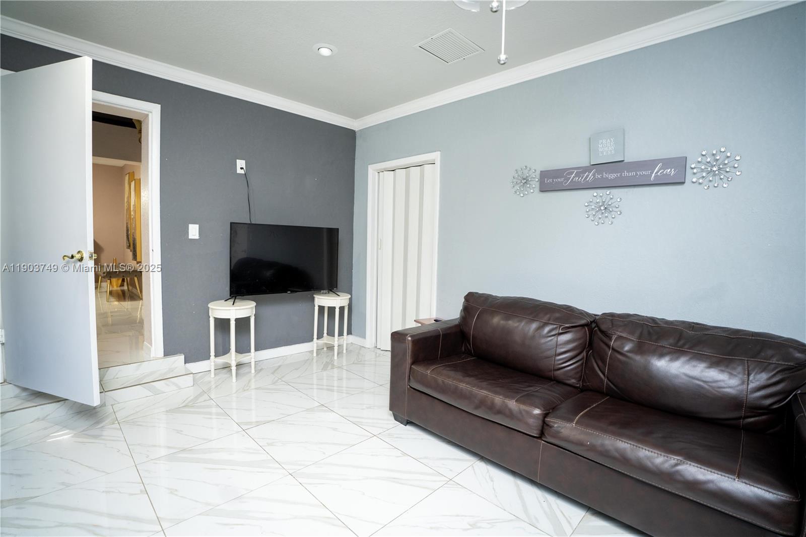 SKY LAKE VILLAS FIRST ADD - Residential