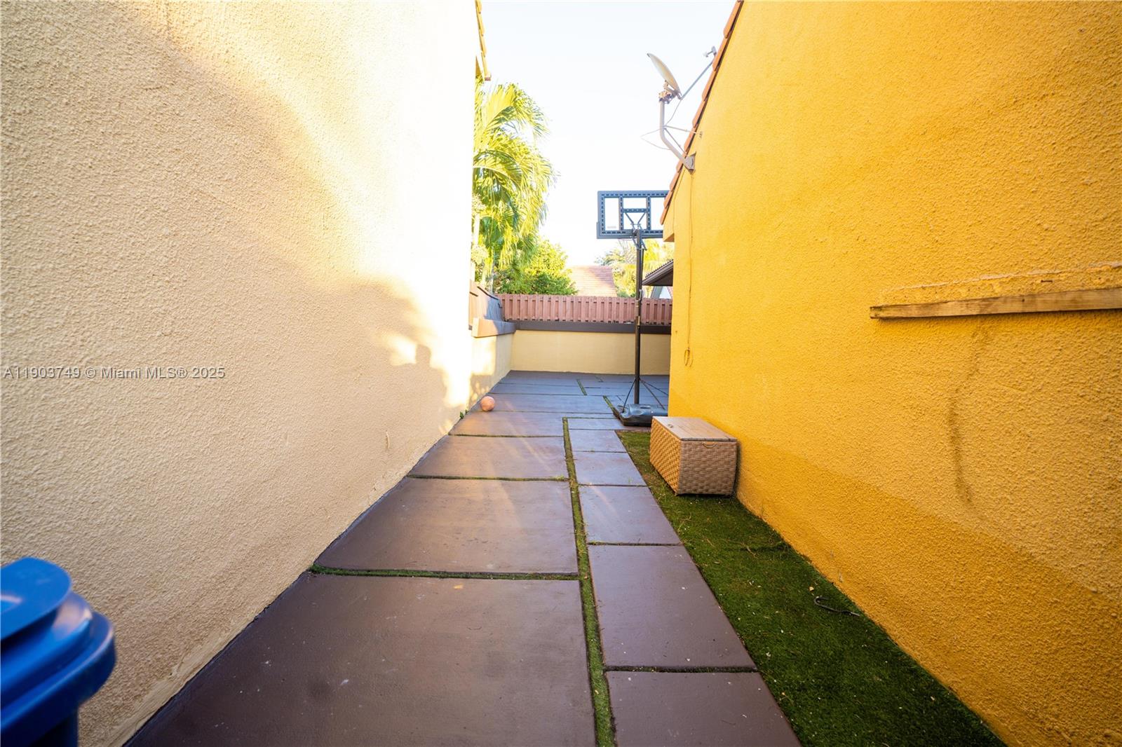 SKY LAKE VILLAS FIRST ADD - Residential