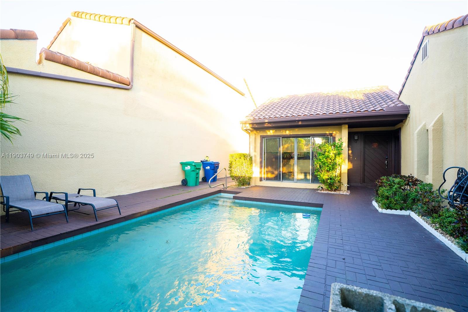 SKY LAKE VILLAS FIRST ADD - Residential