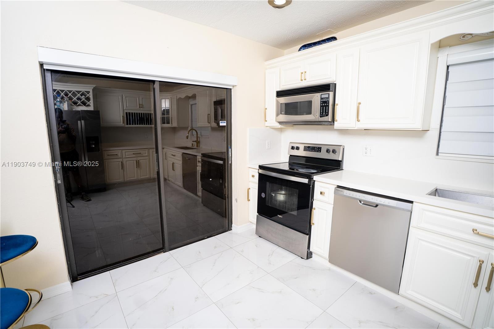 SKY LAKE VILLAS FIRST ADD - Residential