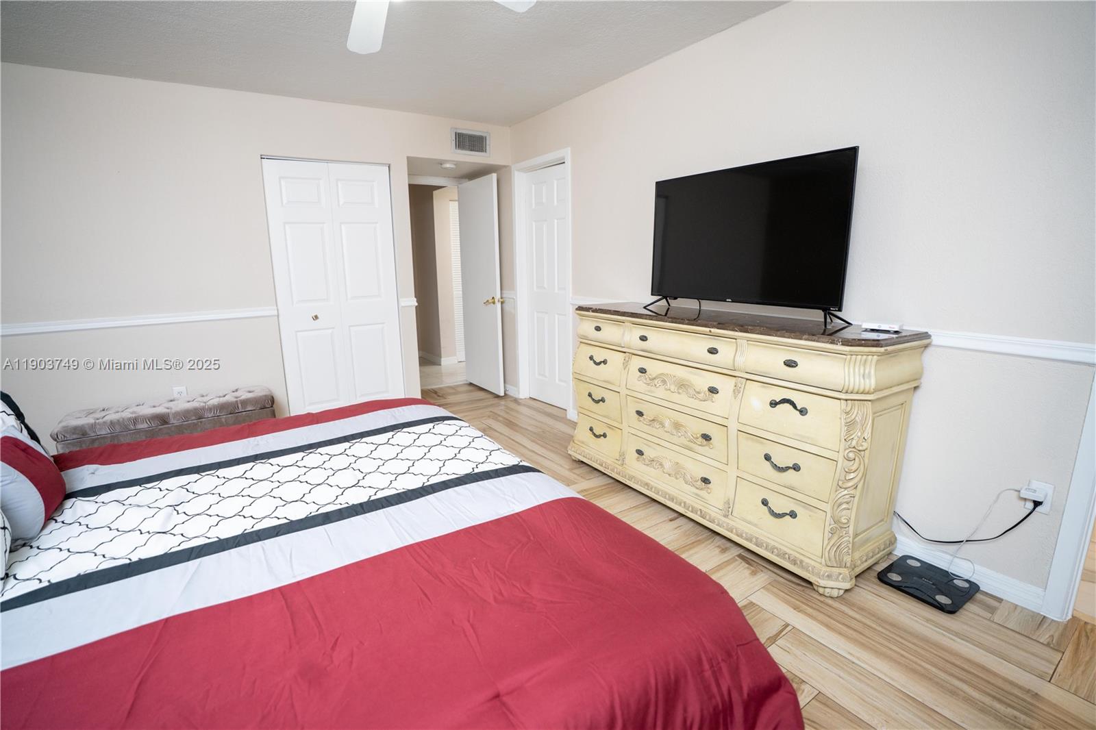 SKY LAKE VILLAS FIRST ADD - Residential