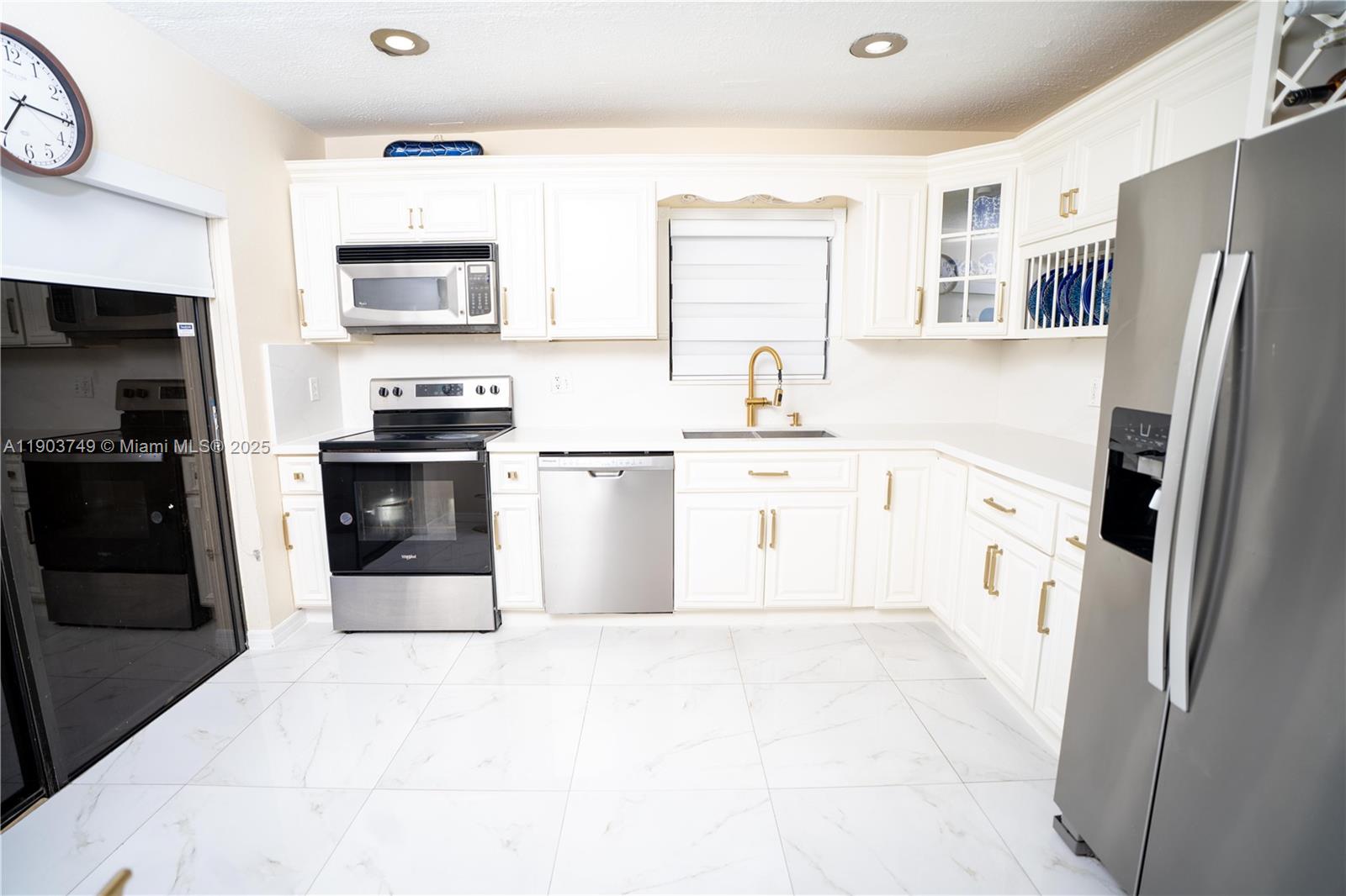 SKY LAKE VILLAS FIRST ADD - Residential