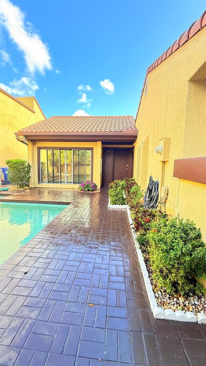 SKY LAKE VILLAS FIRST ADD - Residential