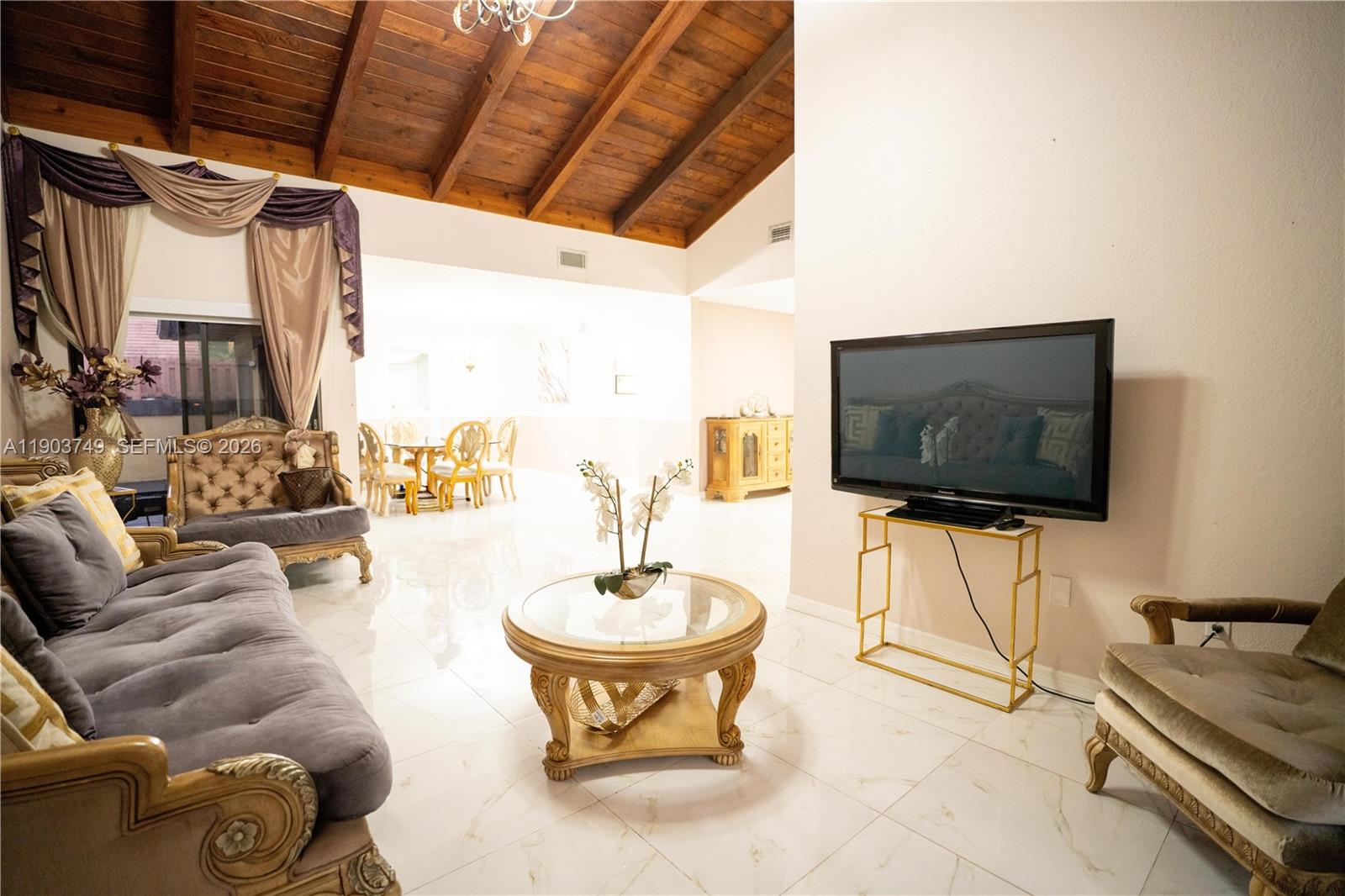 SKY LAKE VILLAS FIRST ADD - Residential