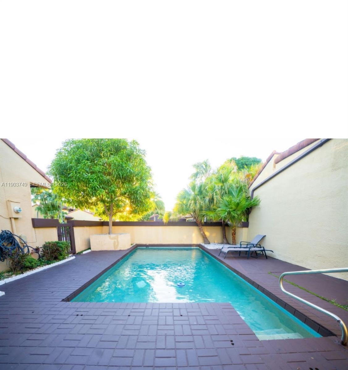 SKY LAKE VILLAS FIRST ADD - Residential