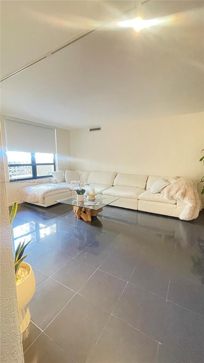 10185 Collins Ave 208