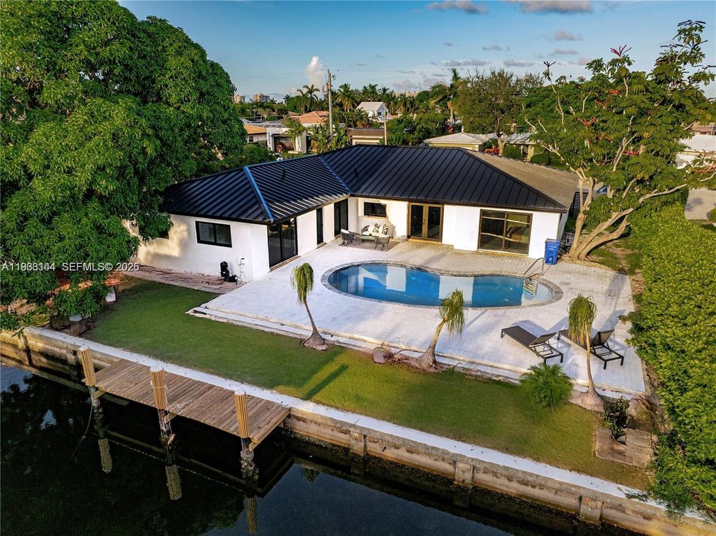 Photo of 5561 NE 28th Ave, Fort Lauderdale, FL 33308 (MLS # A11938144)