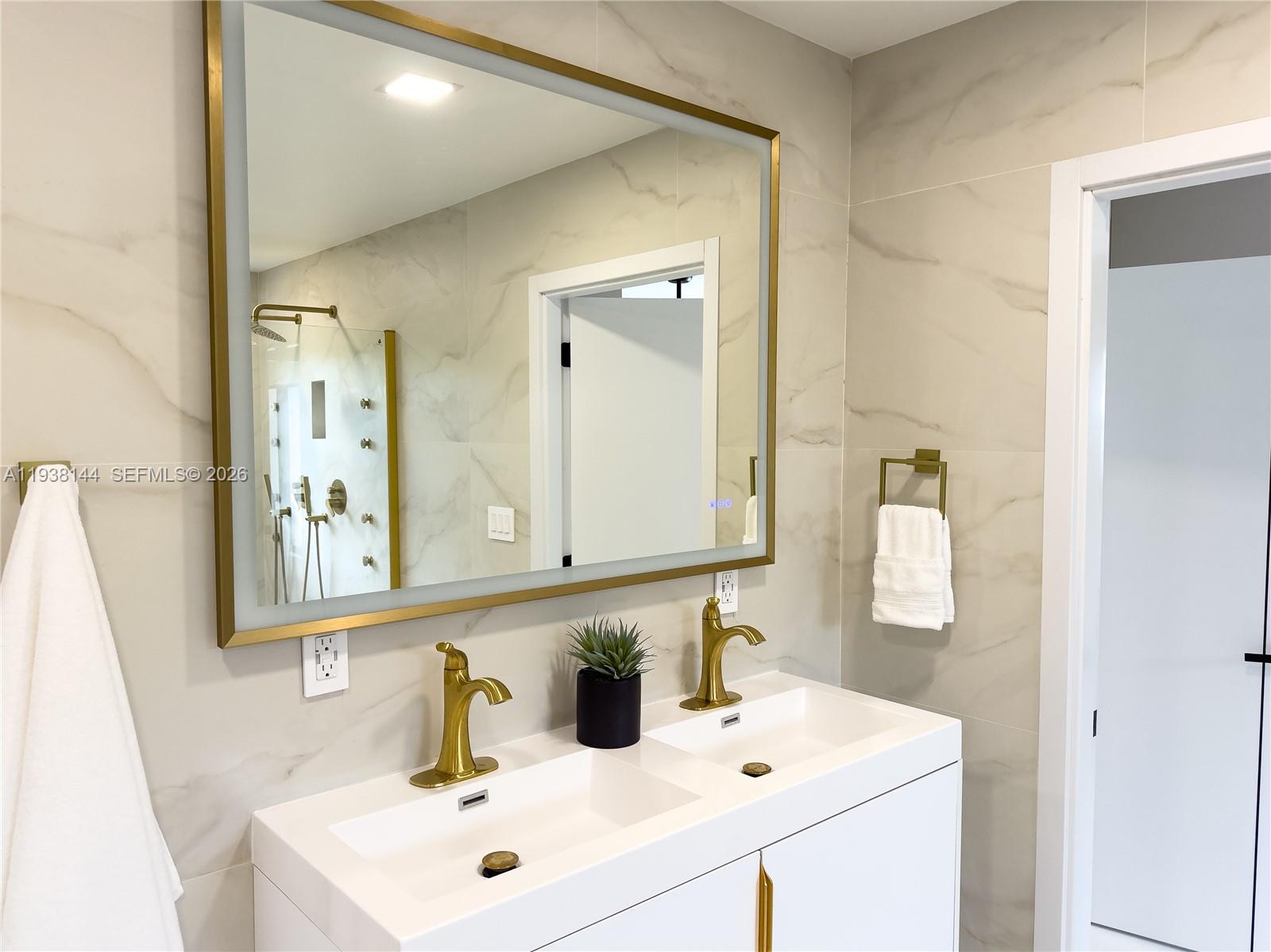 LANDINGS FIRST SEC - Residential