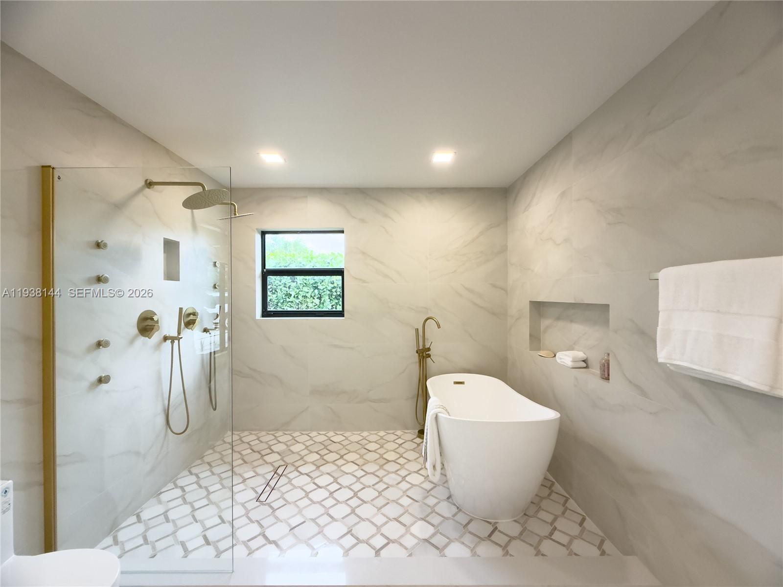 LANDINGS FIRST SEC - Residential