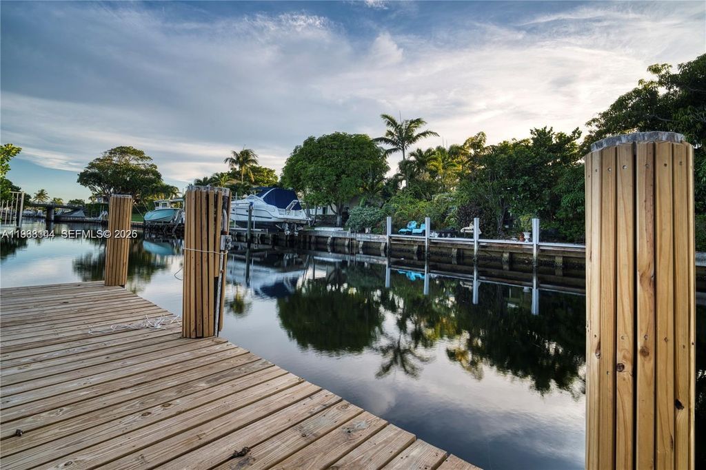 Photo of 5561 NE 28th Ave, Fort Lauderdale, FL 33308 (MLS # A11938144)