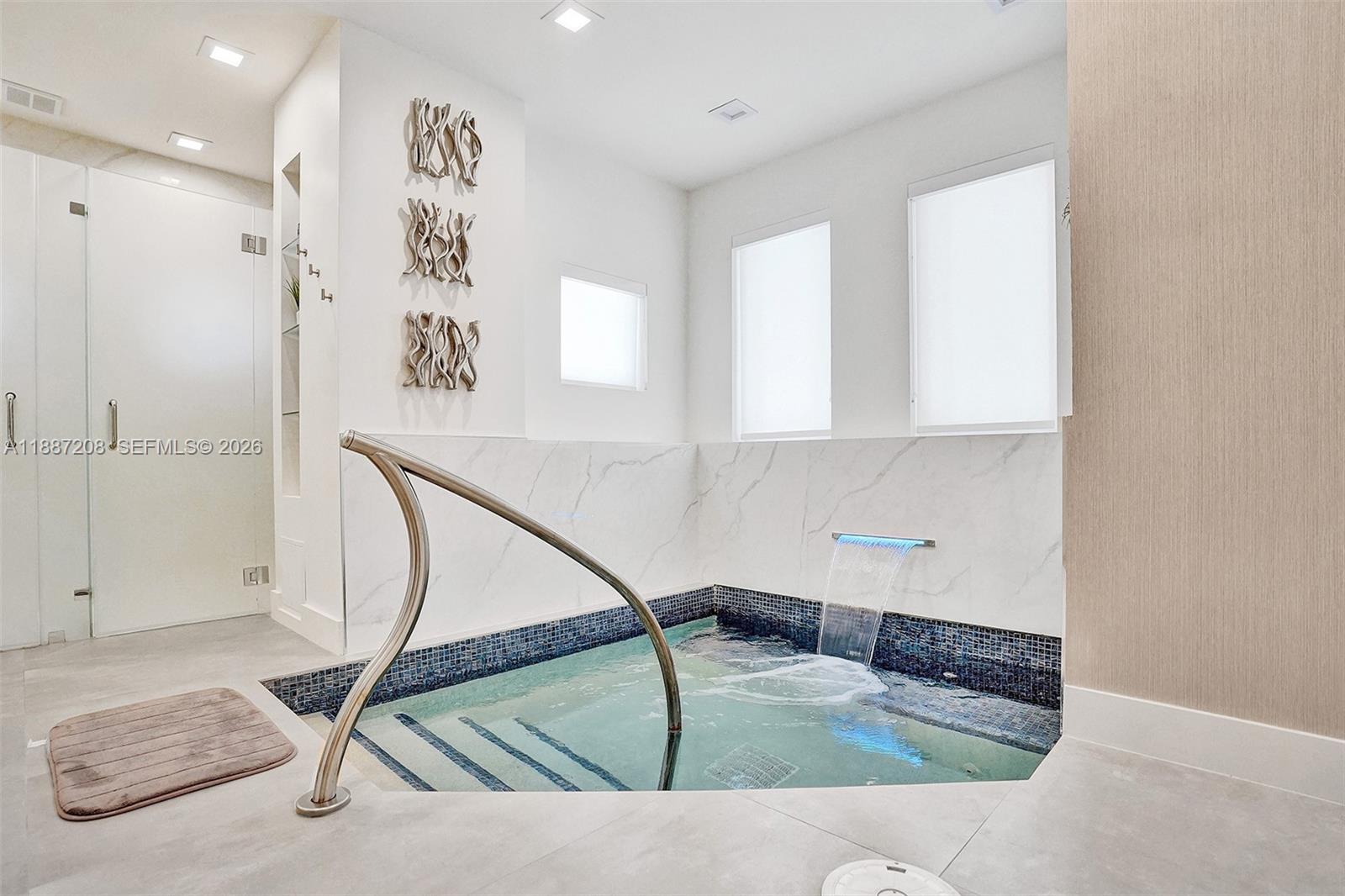 BLUE DIAMOND CONDO - Residential