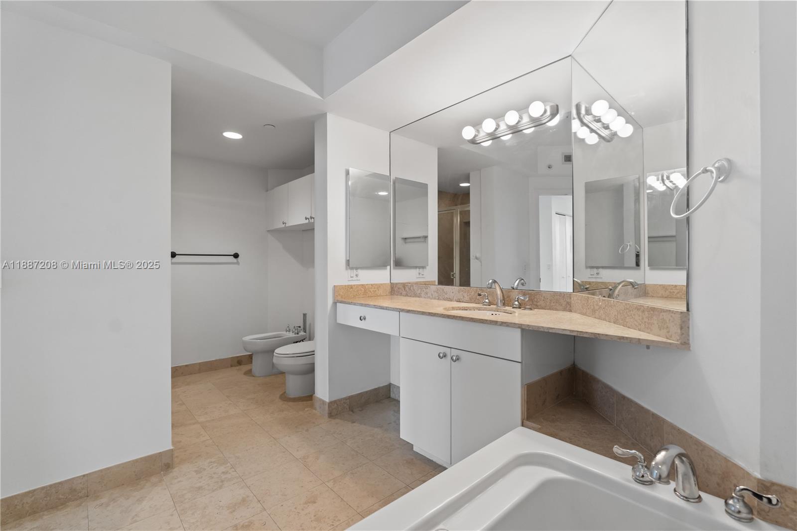 BLUE DIAMOND CONDO - Residential