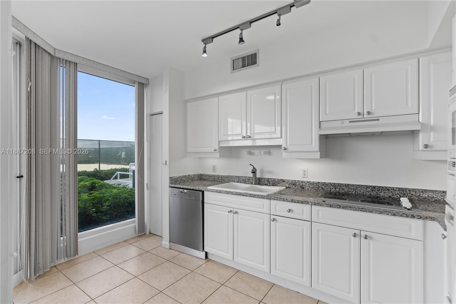 BLUE DIAMOND CONDO - Residential