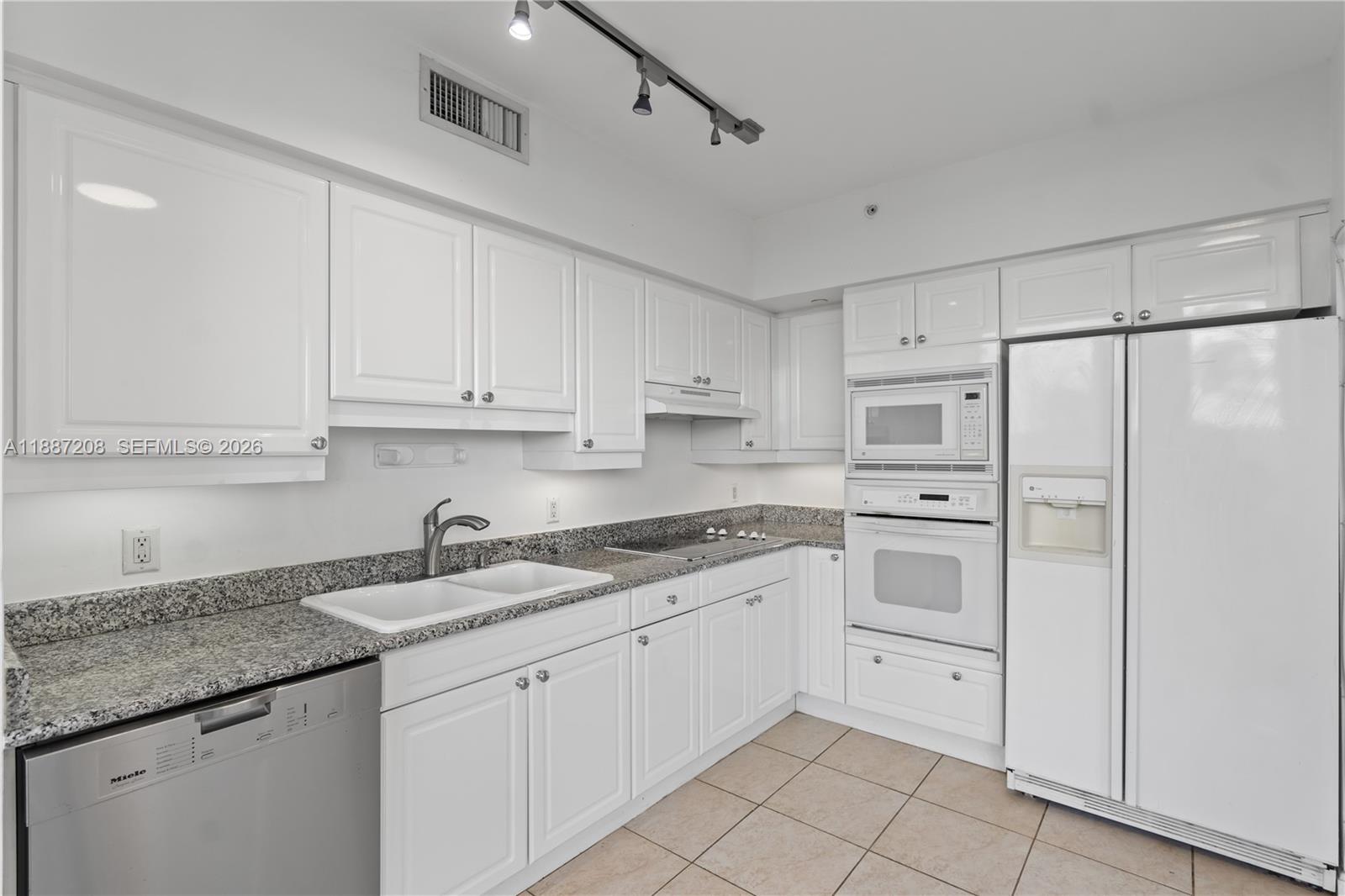 BLUE DIAMOND CONDO - Residential