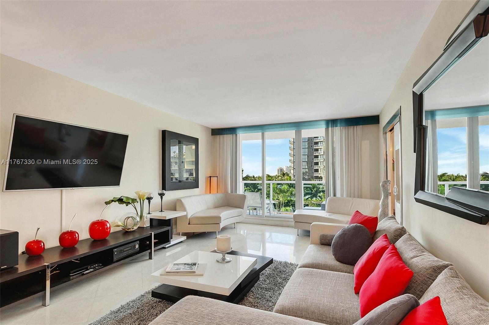 2301 Collins Ave 408