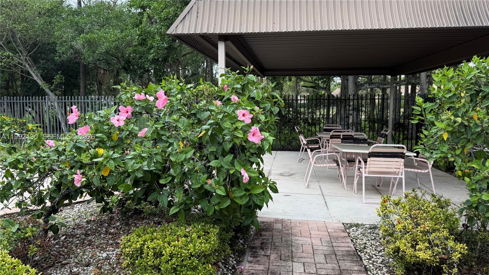 POND APPLE PLACE III COND - Residential