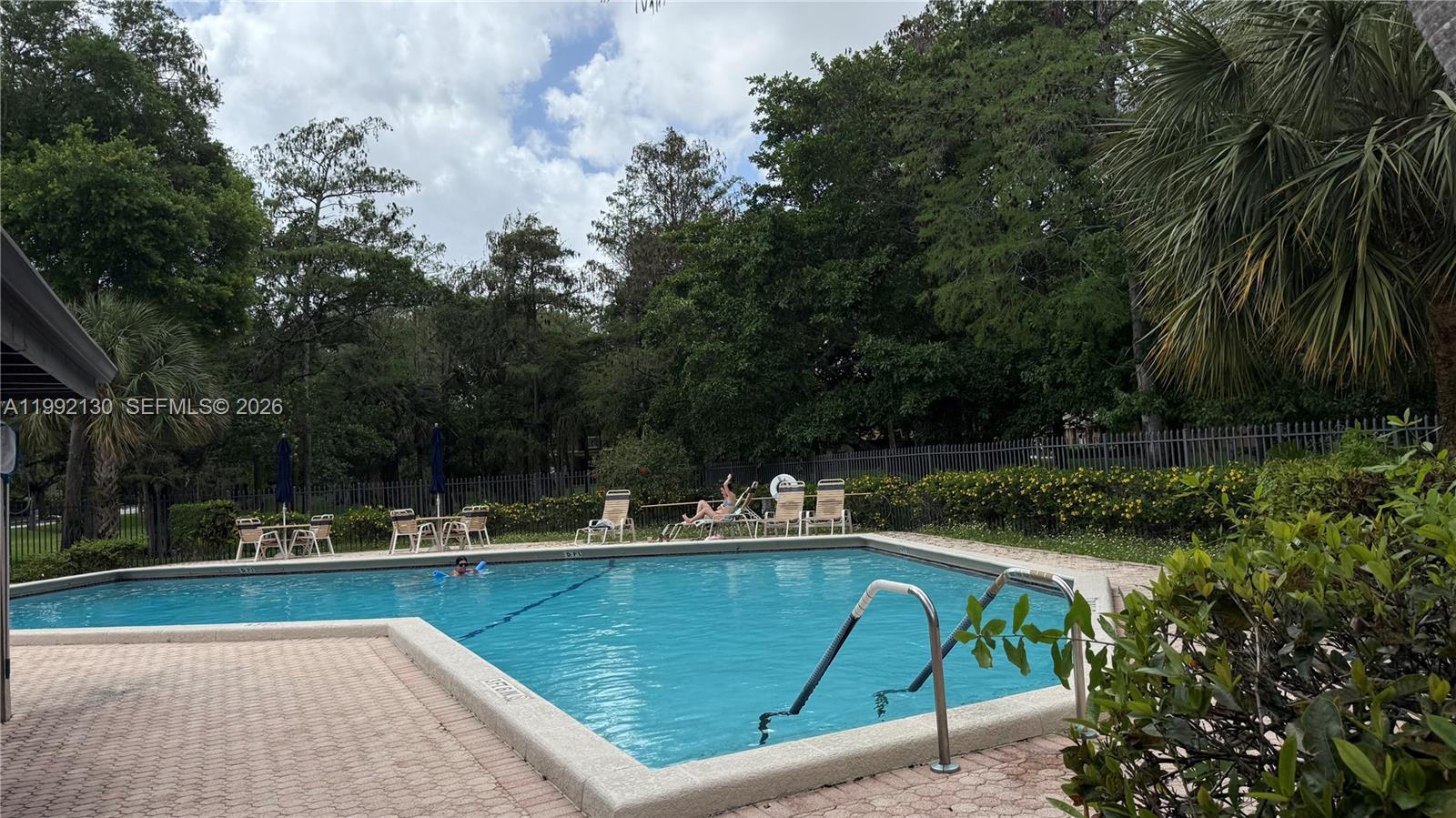 POND APPLE PLACE III COND - Residential