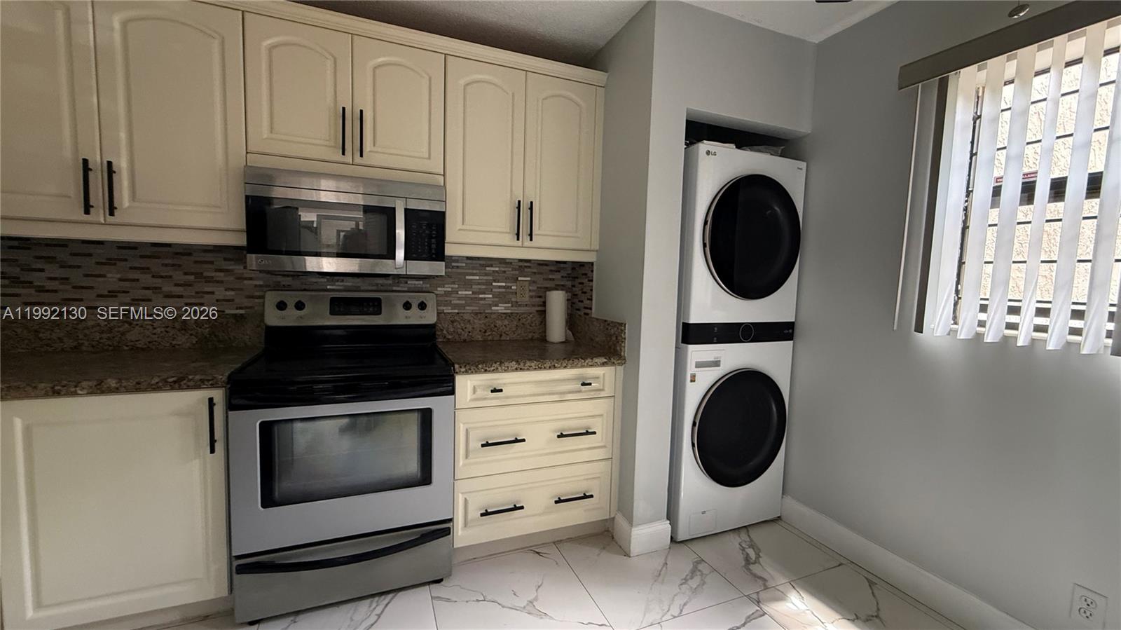 POND APPLE PLACE III COND - Residential