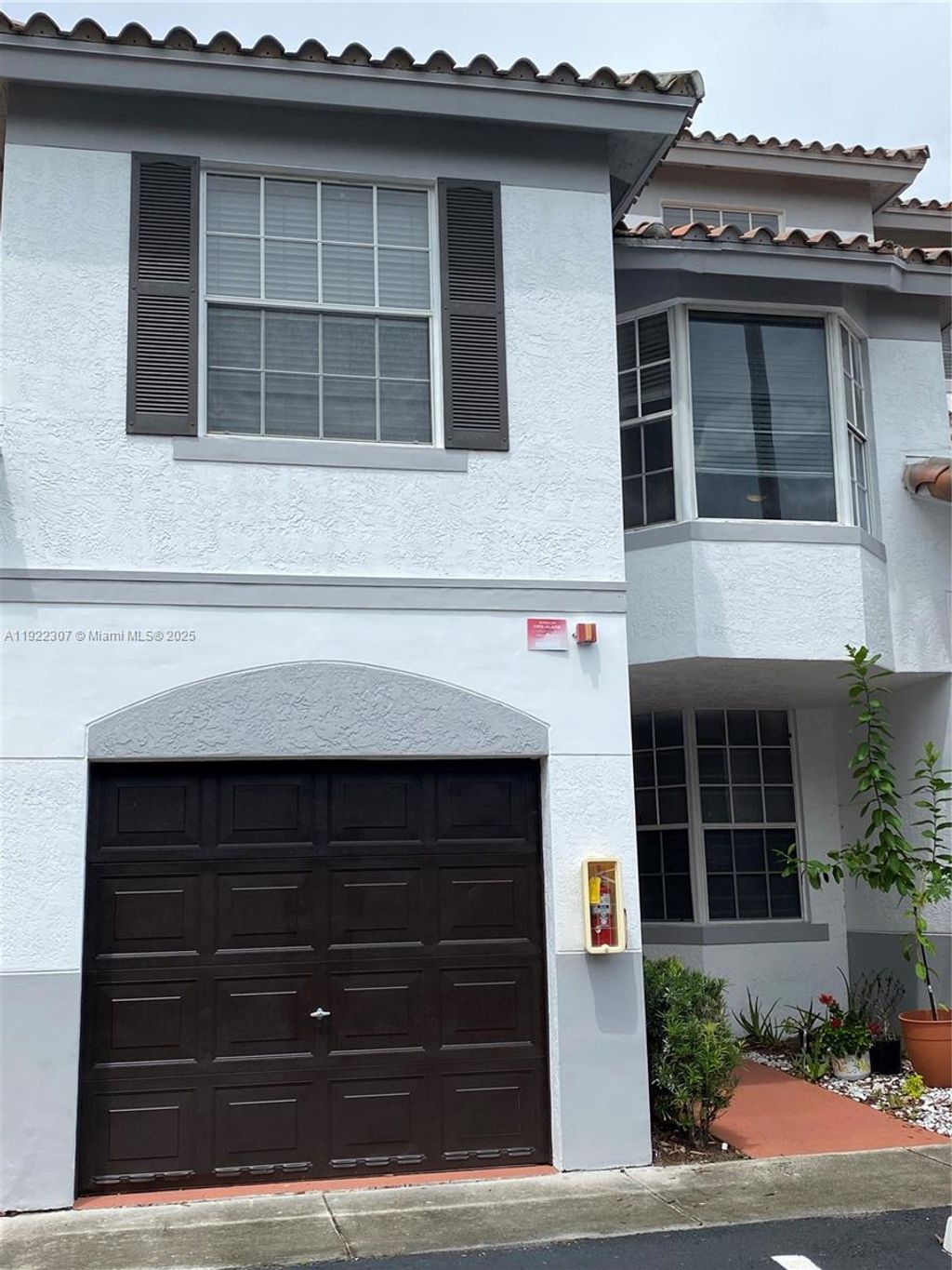 Photo of 715 SW 148th Ave #611, Sunrise, FL 33325 (MLS # A11922307)