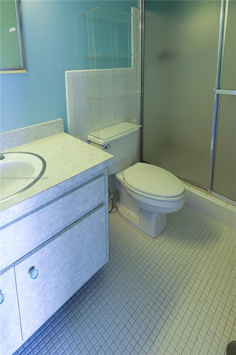 THE SHORES CONDO - Residential