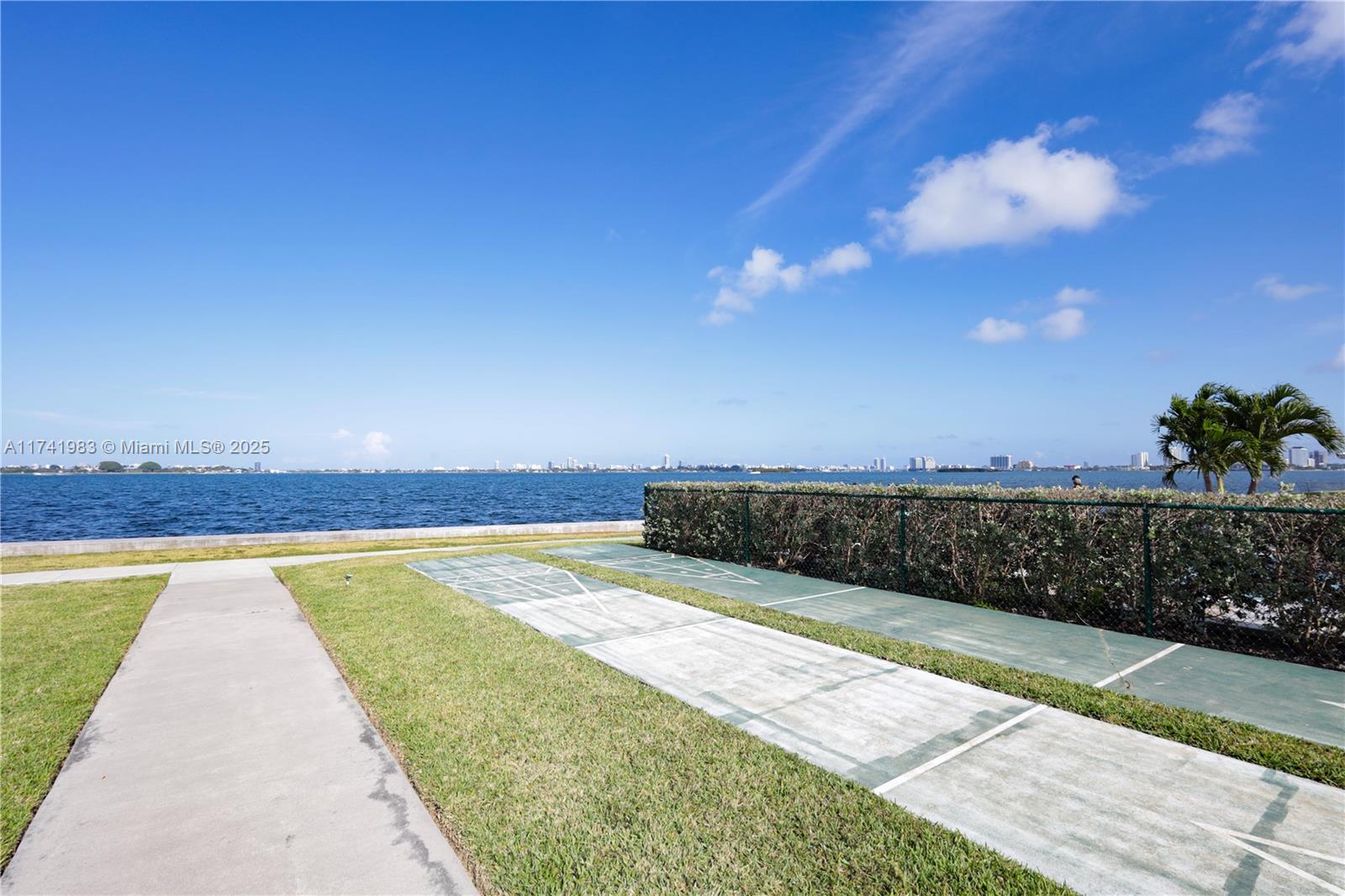 THE SHORES CONDO - Residential