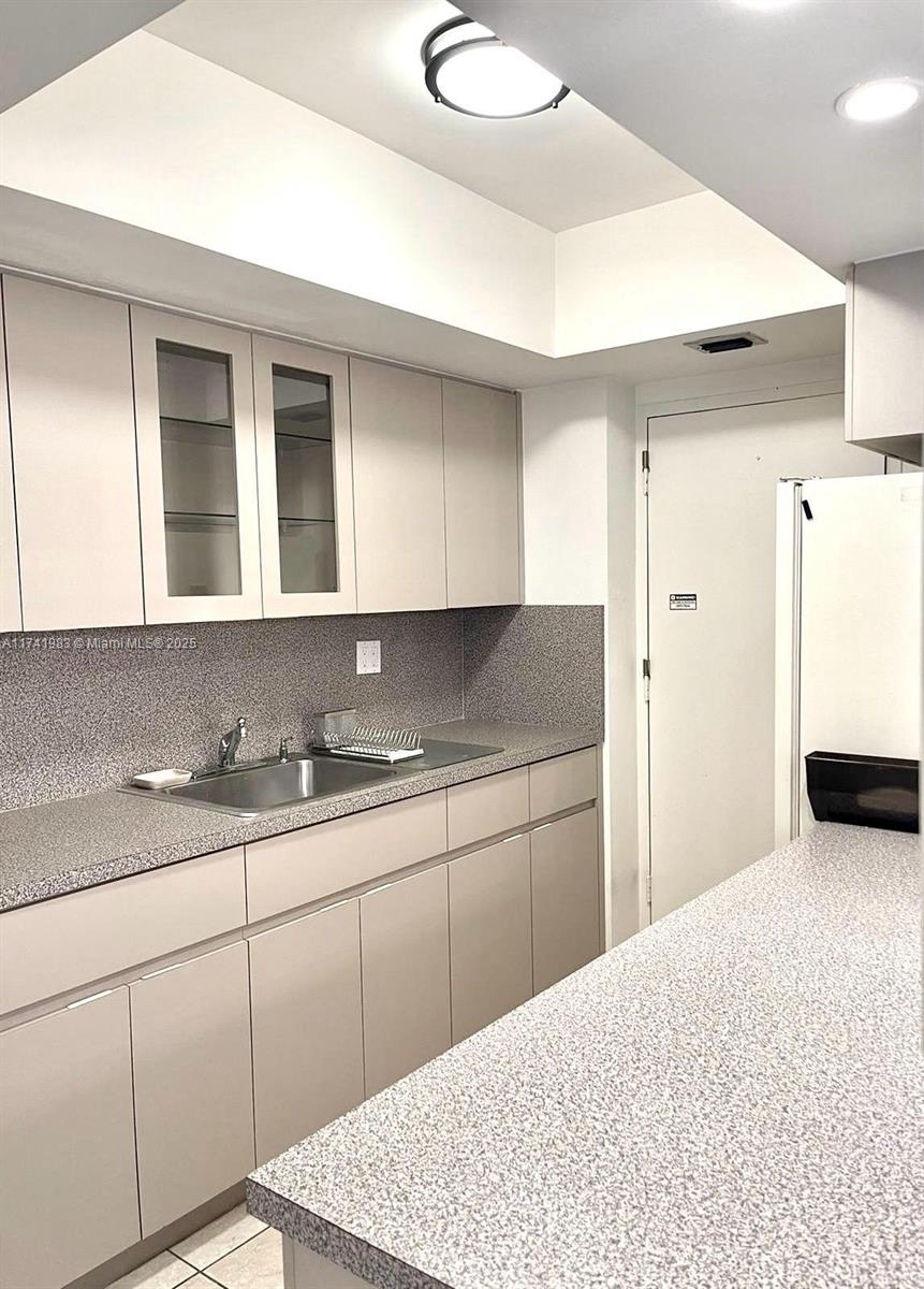 THE SHORES CONDO - Residential