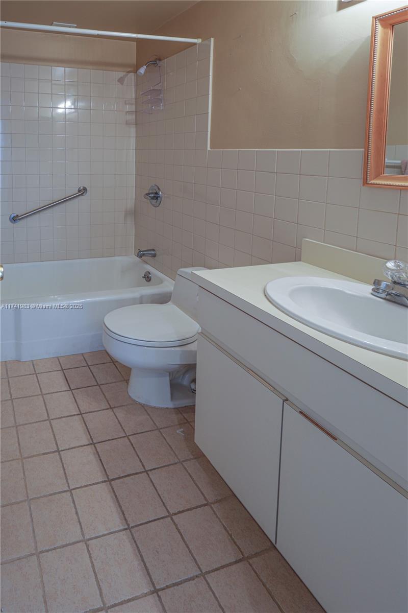 THE SHORES CONDO - Residential