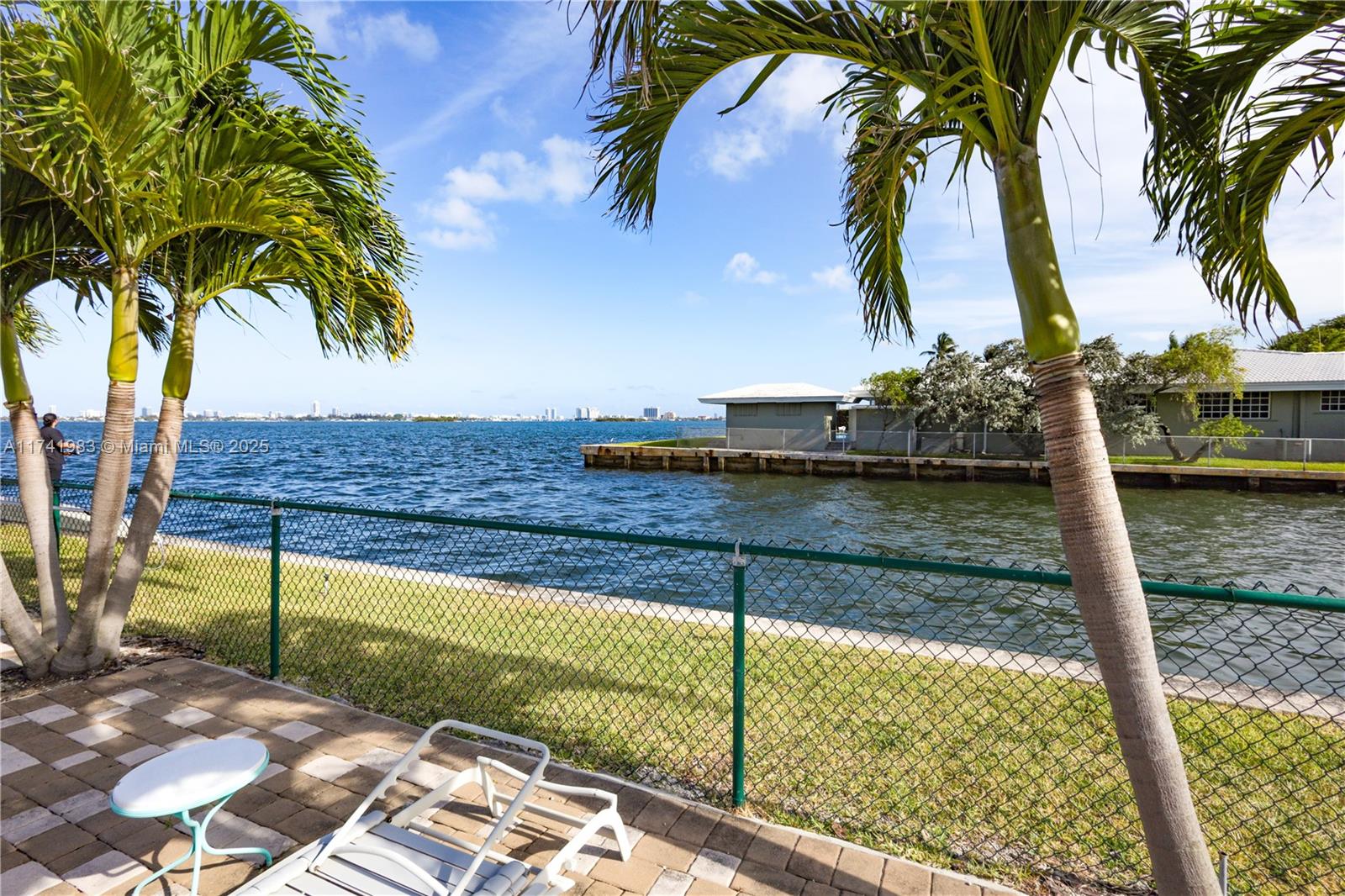 THE SHORES CONDO - Residential