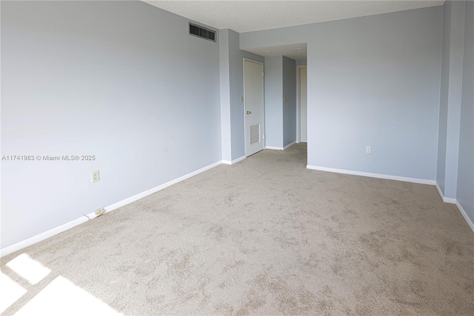 THE SHORES CONDO - Residential