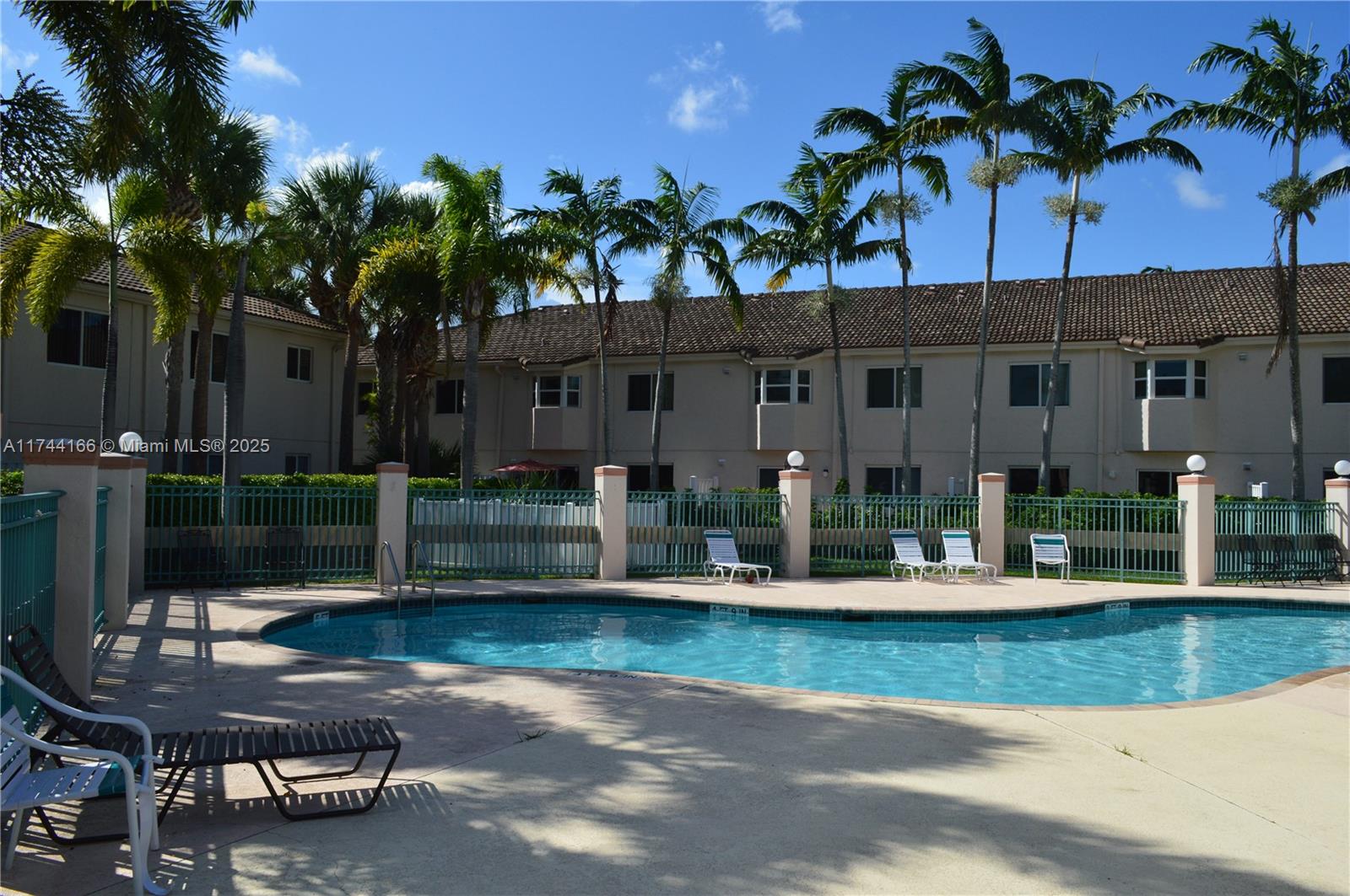 7785 Nw 22nd Ct 106, Pembroke Pines, Miami-Dade County, Florida - 3 Bedrooms  
2 Bathrooms - 