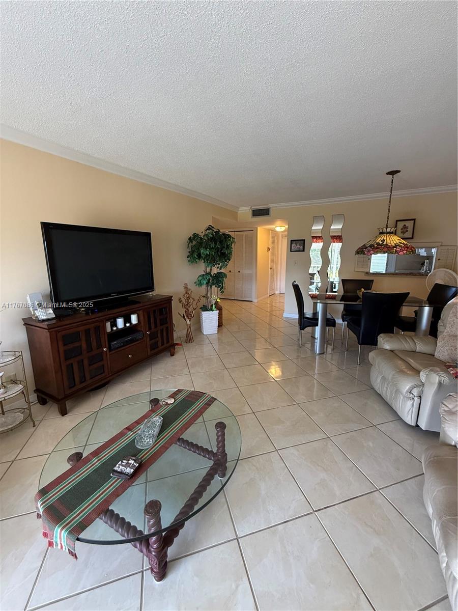 HILLCREST COUNTRY CLUB AP - Residential