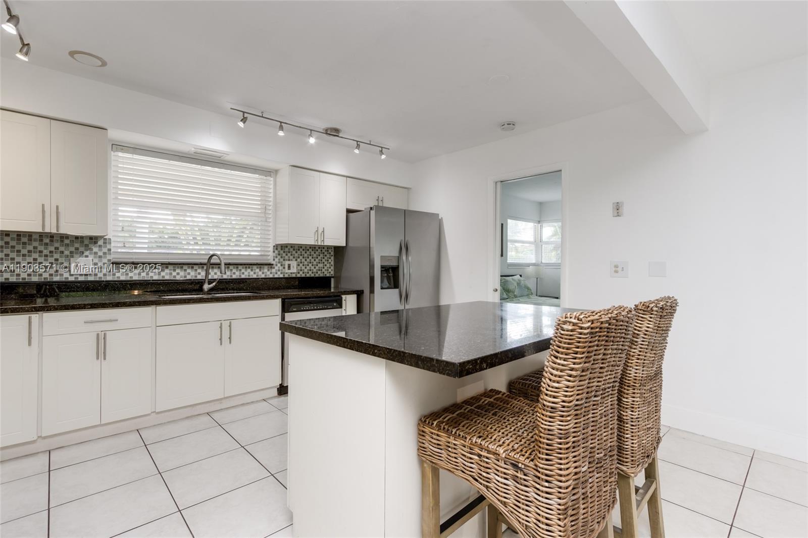 COUNTRY CLUB HOMES - Residential Lease