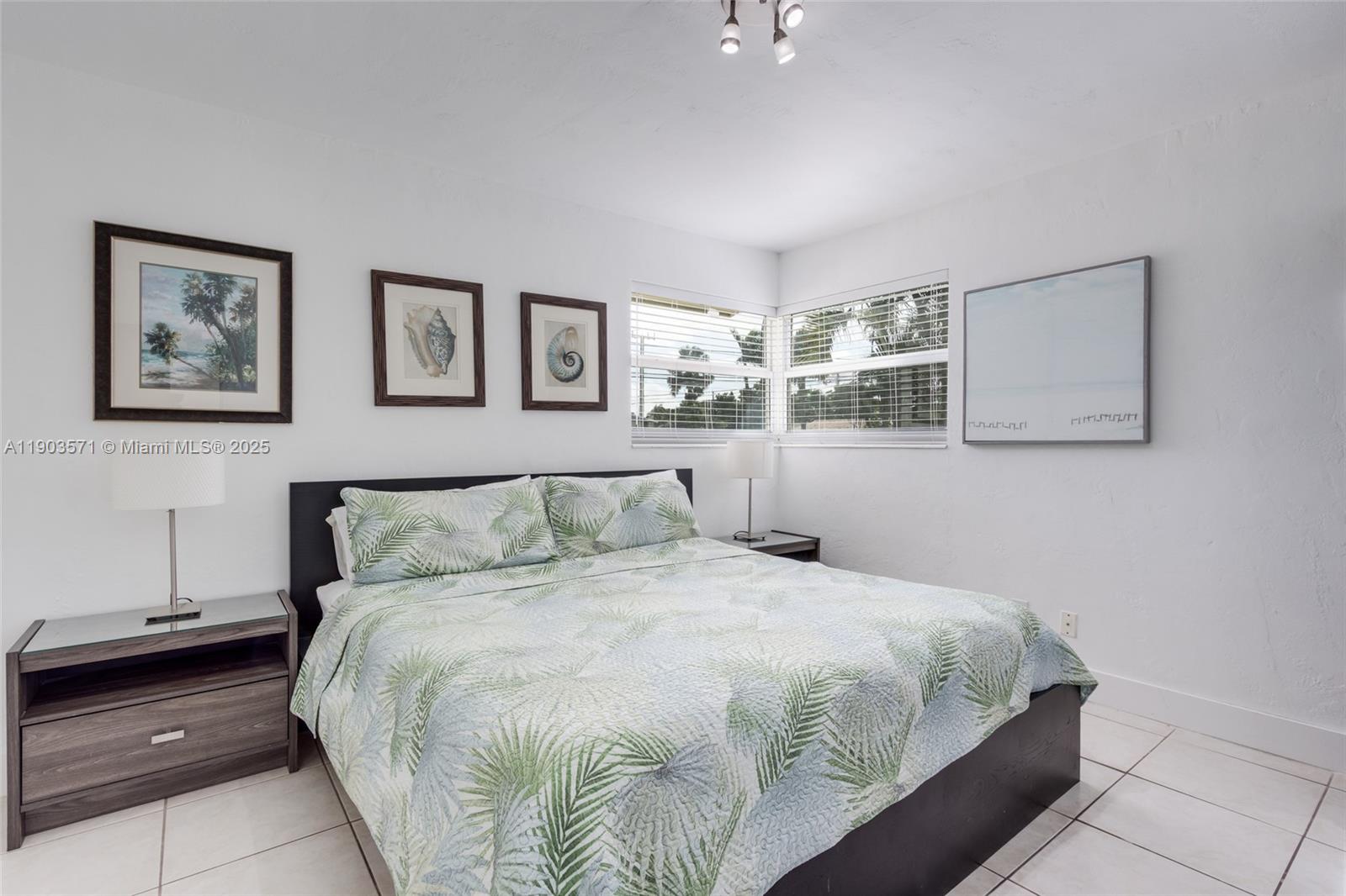 COUNTRY CLUB HOMES - Residential Lease