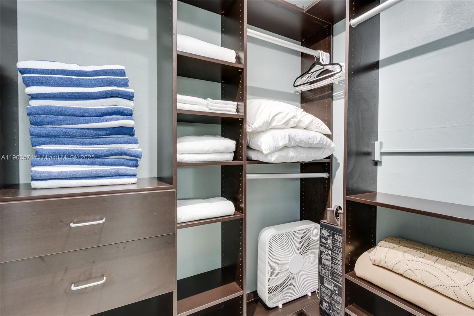 COUNTRY CLUB HOMES - Residential Lease