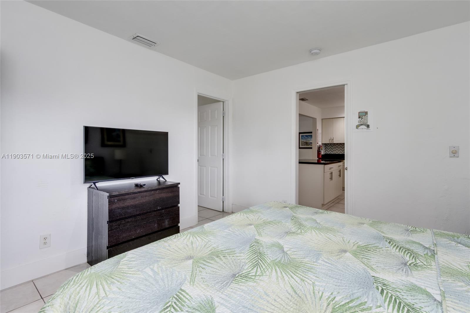 COUNTRY CLUB HOMES - Residential Lease