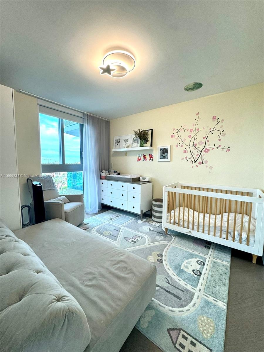 AZURE CONDO - Residential