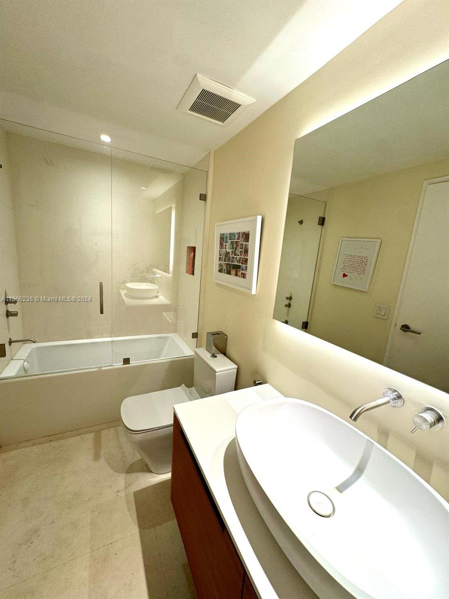 AZURE CONDO - Residential