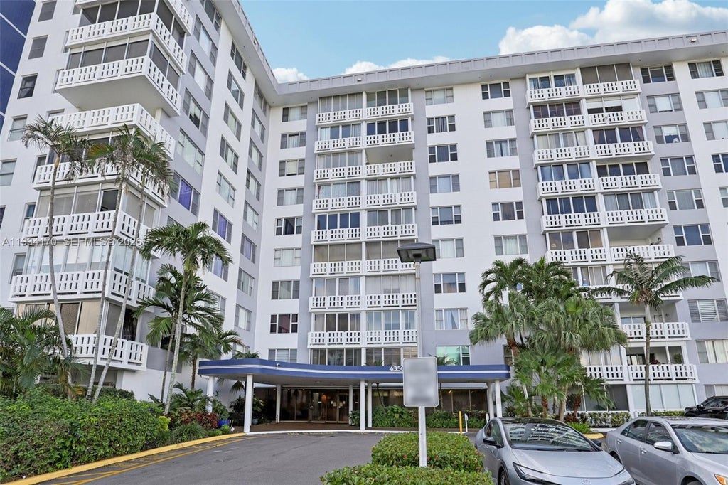 Photo of 4350 Hillcrest Dr #702, Hollywood, FL 33021 (MLS # A11934170)