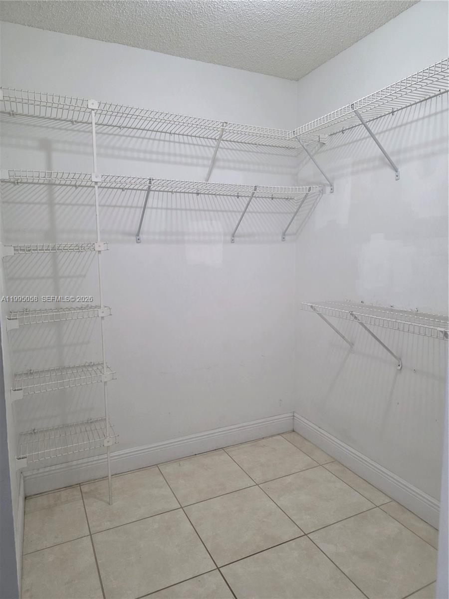 LA HACIENDA COUNTRY CLUB - Residential Lease