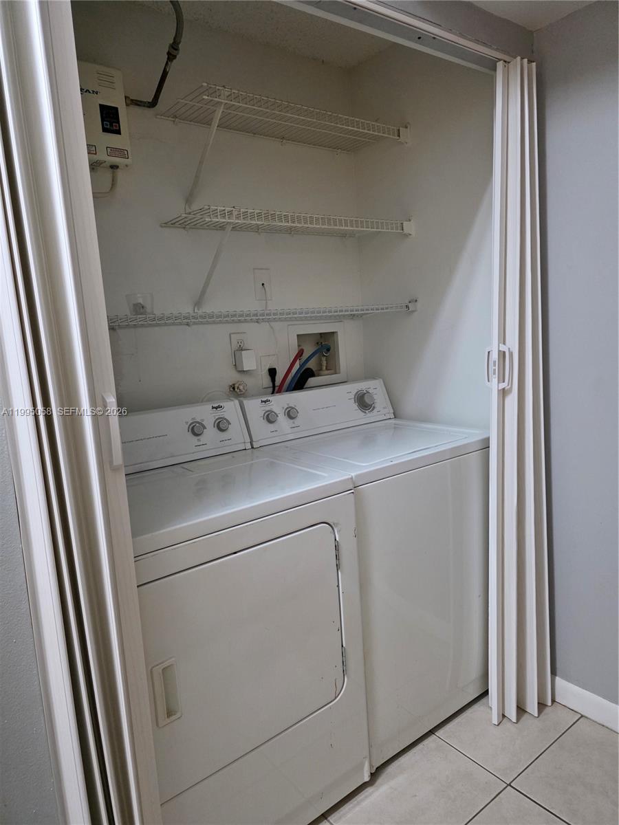 LA HACIENDA COUNTRY CLUB - Residential Lease