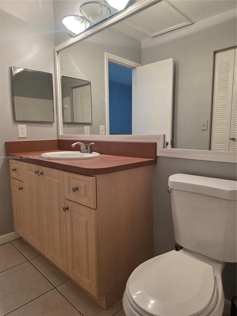 LA HACIENDA COUNTRY CLUB - Residential Lease