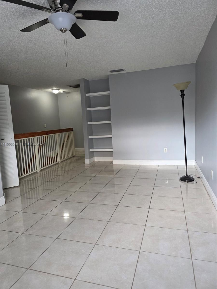 LA HACIENDA COUNTRY CLUB - Residential Lease